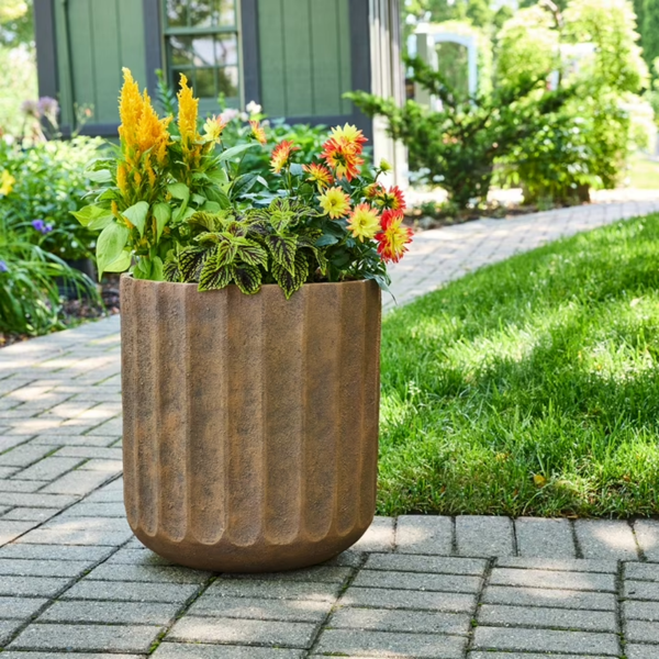 16 Inch Resin Planter Terracotta With Modern Design For Indoor And Outdoor Plant
