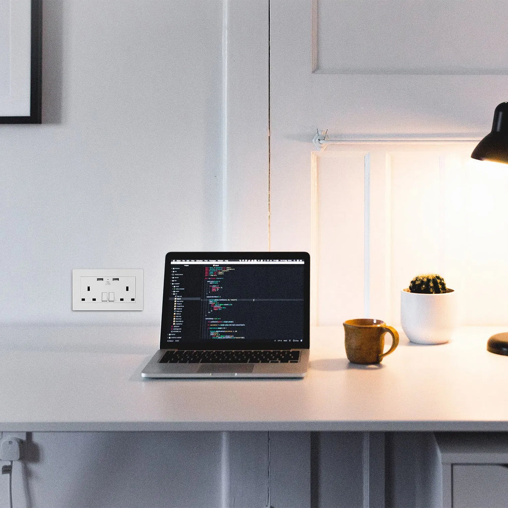 UK Wall Outlet Dual Wall Plug Socket Duplex 2.1A USB Wall Charger with Plug