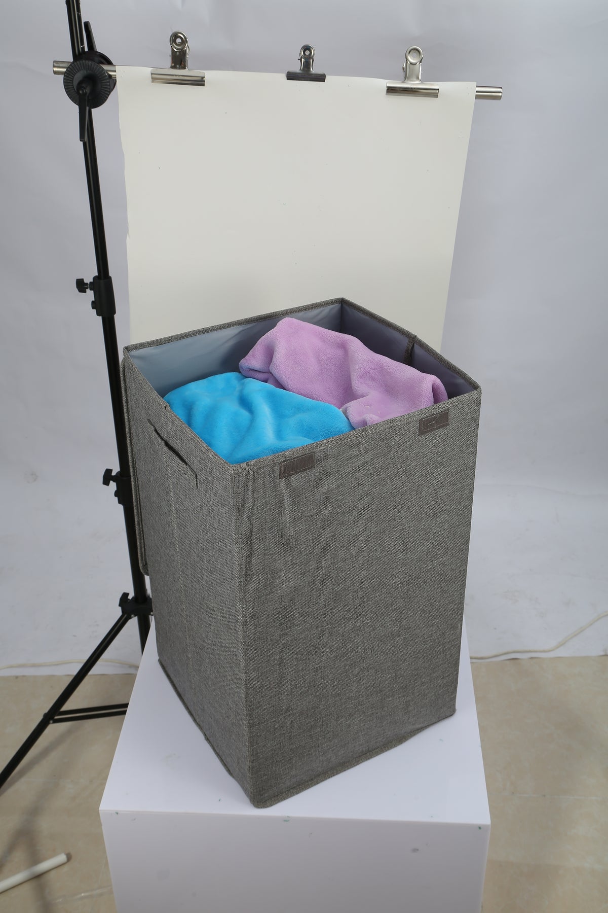 Foldable Laundry Storage Hamper Basket with Lid and Handles - Latching and Closure Detail
