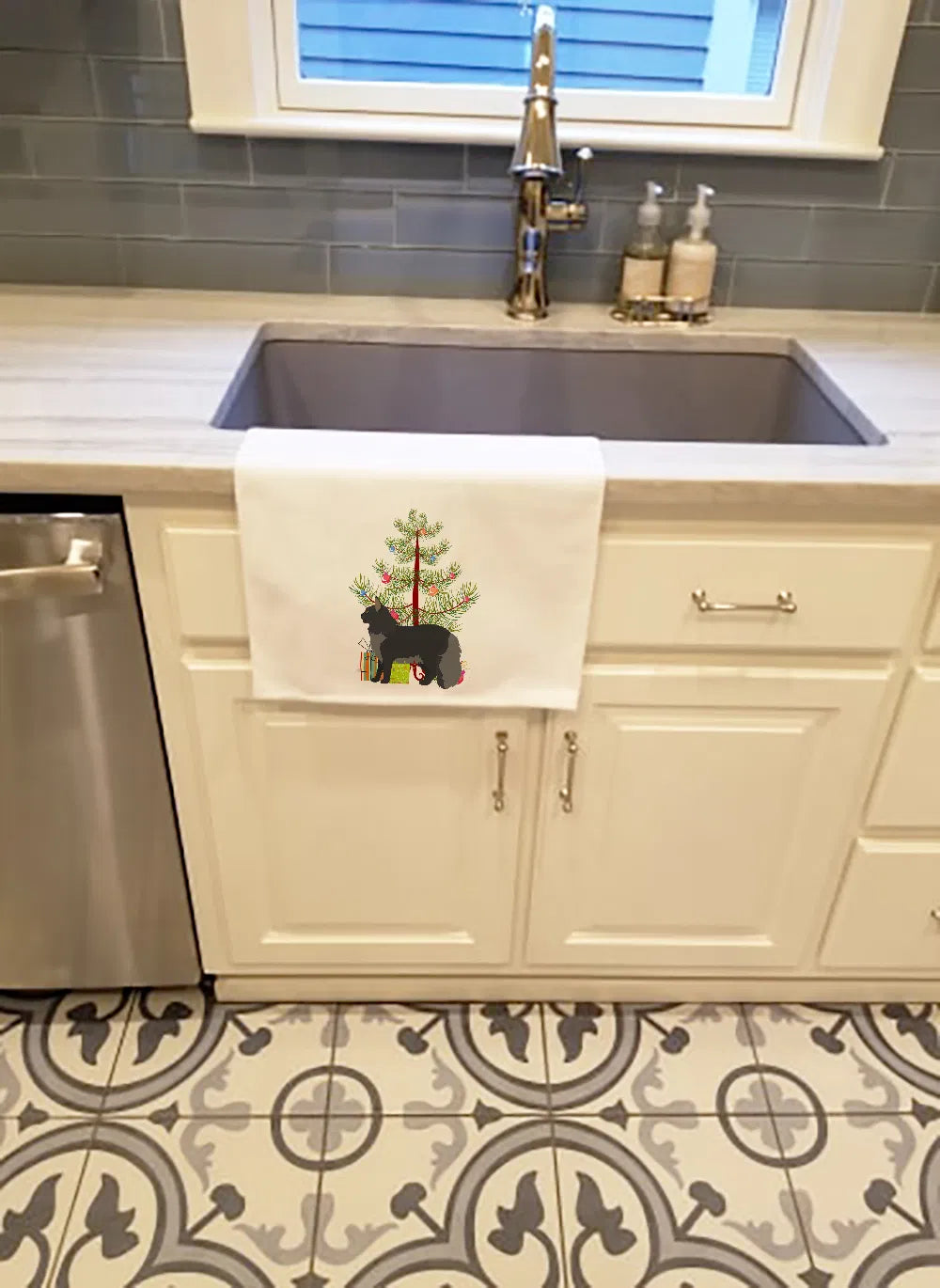 NEW Maine Coon Cat Christmas Kitchen Towel Set of 2 White Dish Towels