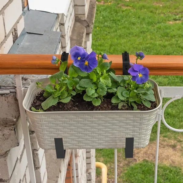 4pcs adjustable planter box brackets in use lifestyle